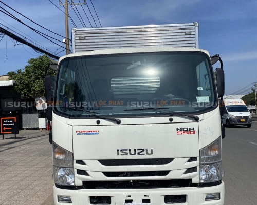 Xe tải Isuzu NQR 550 5 tấn Thùng Kín 6m2