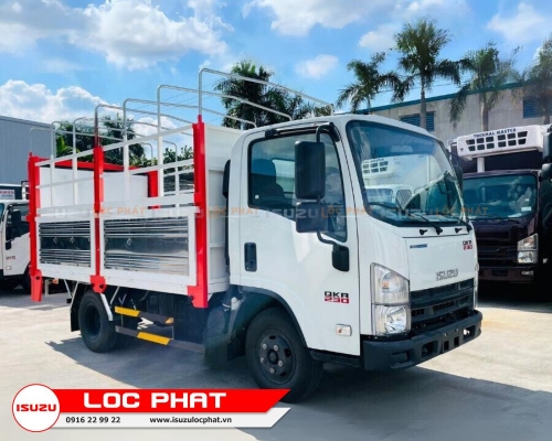 Xe tải Isuzu QKR 230 1.9 tấn Mui Bạt Bửng Nâng