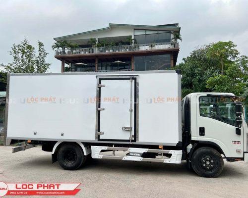 Xe tải Isuzu NPR 400 3.5 tấn Thùng Kín Composite